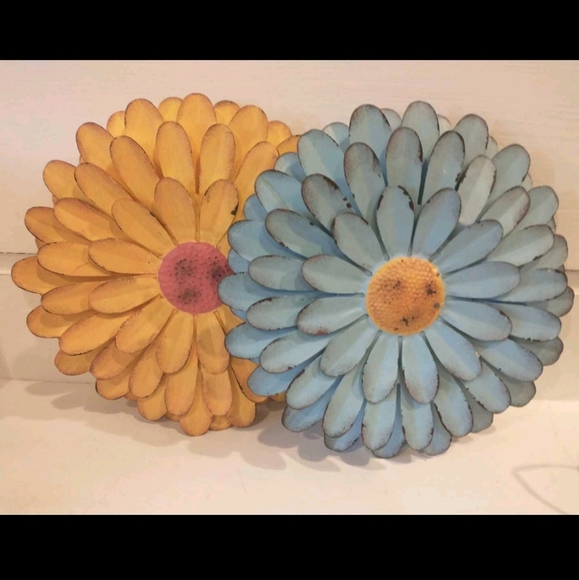 2- Approx 14" Round Metal Flowers New Condition - Picture 5 of 5